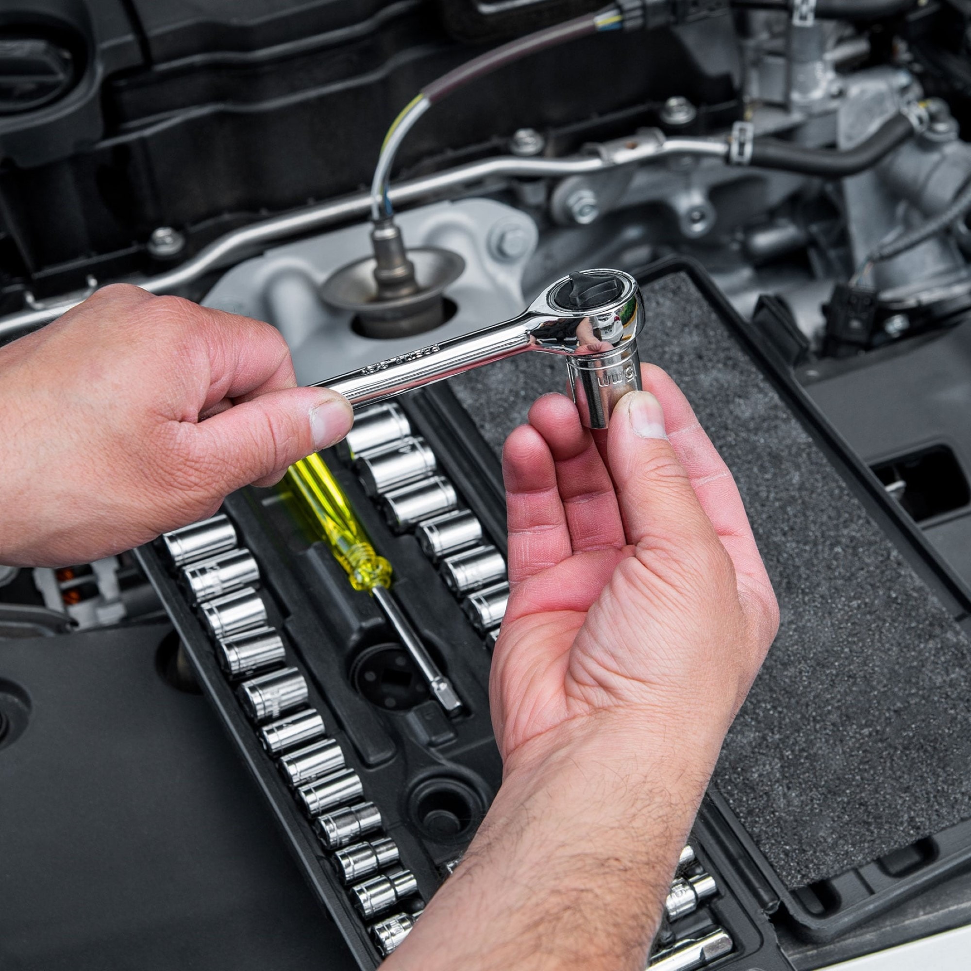 Juego De Copas Y Ratchet 39 Piezas Cuadrante 1/4" Y 3/8" - Imagen 2