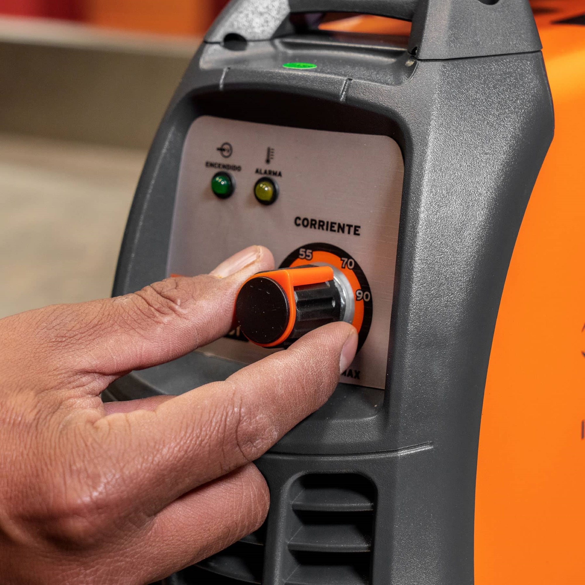 Soldador Inversor De 100 A Con Accesorios Trab Pesado 127V - Imagen 3